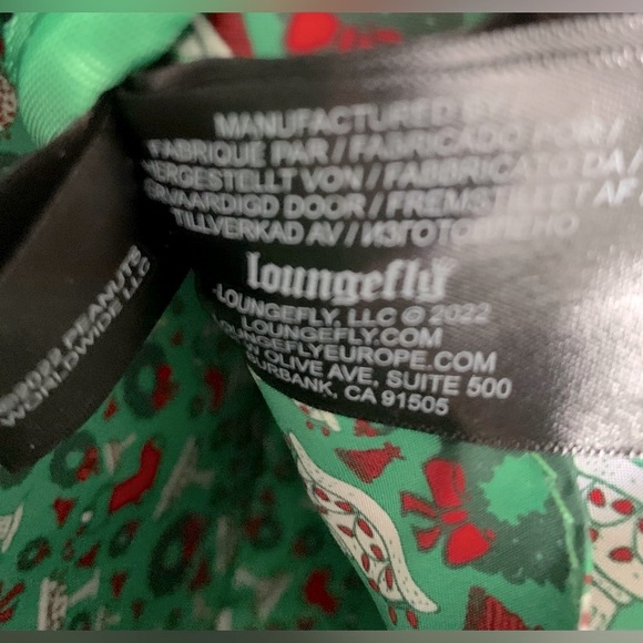 Loungefly Peanuts Snoopy Light-Up Holiday Wreath Crossbody Bag - Picture 10 of 15